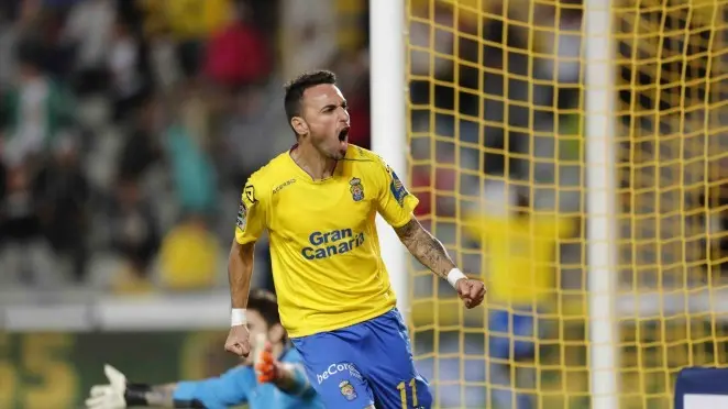 Momo celebrando el Gol