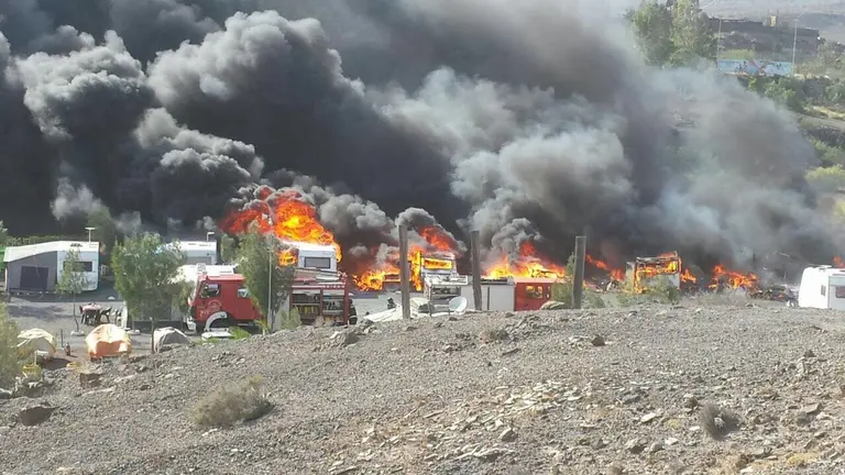 Incendio de 6 caravanas