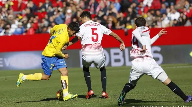 El Sevilla castiga a Las Palmas en la segunda parte (2-0)