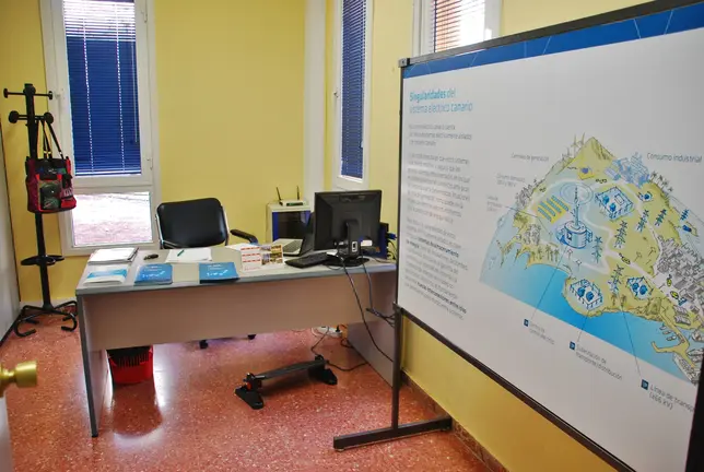 Imagen del punto de informaci&oacute;n de Red El&eacute;ctrica Espa&ntilde;a en las Oficinas Municipales de Arguinegu&iacute;n
