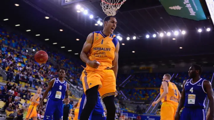 Estreno de Hollins con la camiseta del Herbalife Gran Canaria