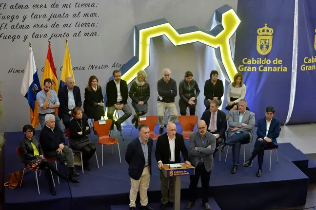 Las Palmas de Gran Canaria, 23 de diciembre de 2016. El presidente del Cabildo de Gran Canaria, Antonio Morales, junto a los miembros del grupo de gobierno, present&oacute; el presupuesto de la Instituci&oacute;n insular para 2017 con especial hincapi&eacute; en sus aspectos m&aacute;s destacados.CABILDO /J.PEREZ CURBELO