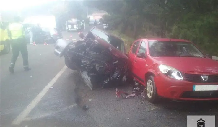 Colisi&oacute;n frontal en Monta&ntilde;a Alta (Gu&iacute;a)