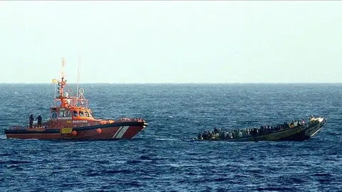 Imagen de archivo de un rescate de Salvamento Mar&iacute;timo en aguas canarias