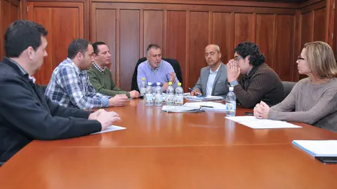 Angel V&iacute;ctor Torres (PSOE) con el Alcalde de Moya