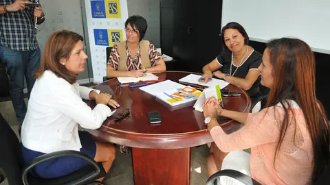 Carmen Hern&aacute;ndez en una reuni&oacute;n con el Cabildo de Gran Canaria - archivo