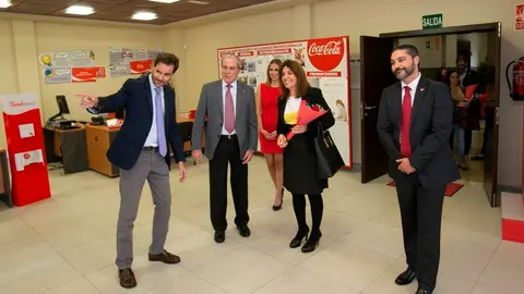 Visita de la Alcaldesa de Telde a las instalaciones de Coca Cola en el municipio