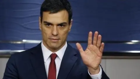 El presidente del Congreso espa&ntilde;ol, Patxi L&oacute;pez, indic&oacute; el martes que el rey ha encargado al socialista Pedro S&aacute;nchez intentar formar gobierno tras una segunda ronda de consultas con los principales l&iacute;deres pol&iacute;ticos. En la imagen, S&aacute;nchez durante una rueda de prensa tras su encuentro con el rey, antes de conocerse su nominaci&oacute;n, en el Congreso de los Diputados, Madrid, 2 de febrero de 2016. REUTERS/Juan Medina