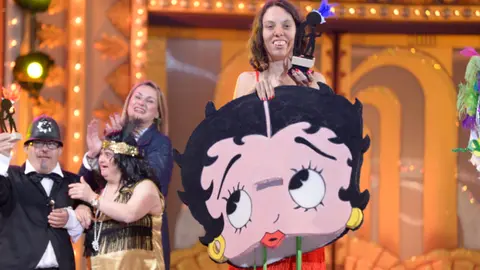 Ylenia Quesada Ram&iacute;rez, de Aprosu, con la fantas&iacute;a &ldquo;El beso de Betty Boop&rdquo;, fue la ganadora en la categor&iacute;a individual