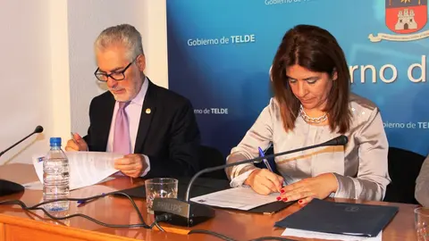 CARMEN HERN&Aacute;NDEZ Y JOS&Eacute; REGIDOR_FIRMA DEL CONVENIO MARCO