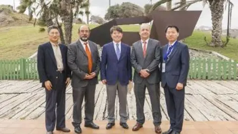 Pedro Ortega con la delegaci&oacute;n