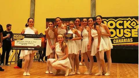 Alumnas de la Escuela Municipal de Danza_entrega del premio