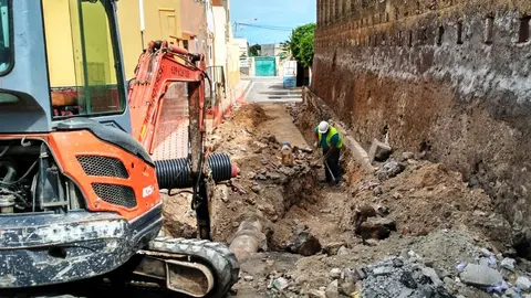 TRABAJOS DE V&Iacute;AS Y OBRAS EN EL CARACOL 2 - copia