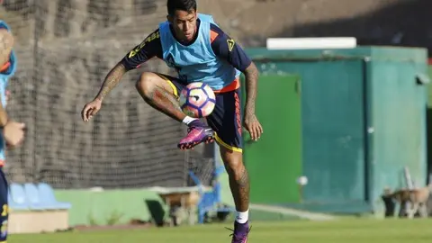 Araujo, durante la sesi&oacute;n de entrenamiento
