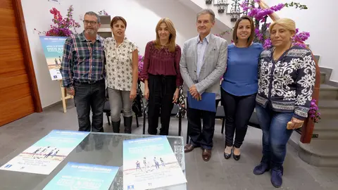 TELDE 25/10/16. El consejero de Presidencia y Hacienda del Cabildo de Gran Canaria, Pedro Justo Brito, la consejera de Industria, Minerva Alonso, y la concejala de Desarrollo Local de Telde, Soledad Hern&aacute;ndez, presentaron la iniciativa de dinamizaci&oacute;n &ldquo;La noche m&aacute;s larga&rdquo;.