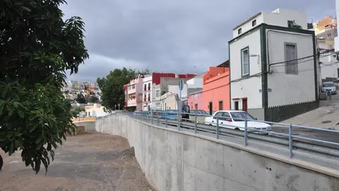 Finalizaci&oacute;n muro calle Alamo